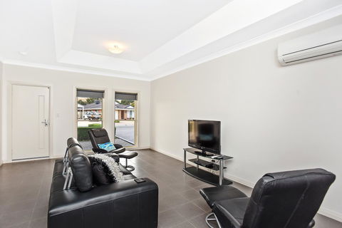 'The Hidden Diamond' - Normanville - Accommodation QLD 13
