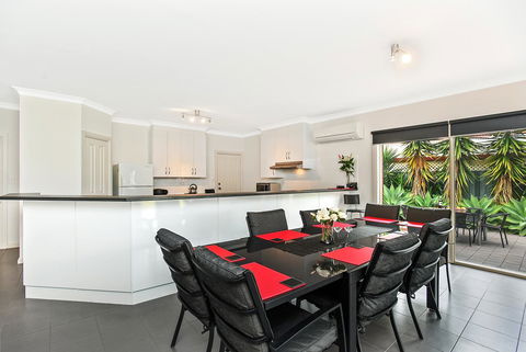 'The Hidden Diamond' - Normanville - Accommodation QLD 12
