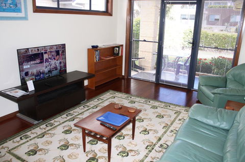 Serenity On Narrabeen Beach - 1Bdr Beachside Retreat - Accommodation QLD 7