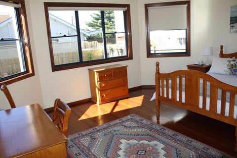 Serenity On Narrabeen Beach - 1Bdr Beachside Retreat - Accommodation QLD 3