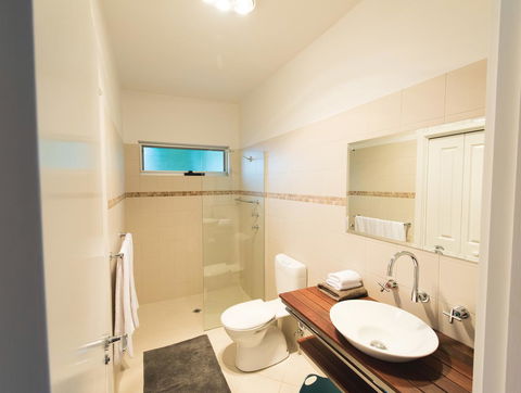 S T U D I O 22 Peaceful Retreat With Garden Views - Accommodation QLD 6