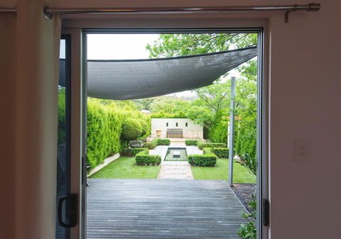 S T U D I O 22 Peaceful Retreat With Garden Views - Accommodation QLD 12