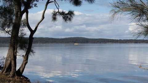 \'Point Break\' Your Waterfront Break At The Point - Accommodation QLD 0