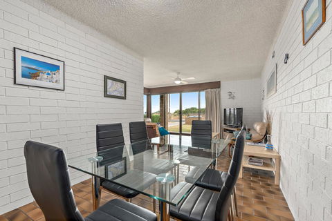 Sun & Surf Aldinga Beach Apartment - Accommodation QLD 5