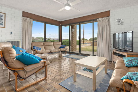 Sun & Surf Aldinga Beach Apartment - Accommodation QLD 0