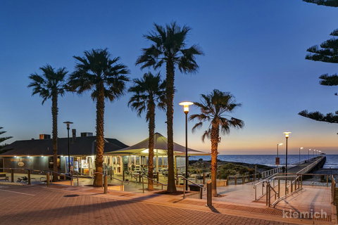 The Beach House @ Grange - Accommodation QLD 3