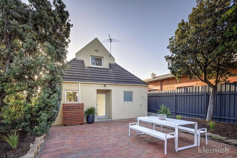 The Beach House @ Grange - Accommodation QLD 9