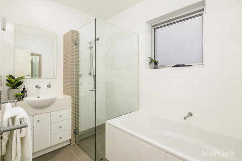 The Beach House @ Grange - Accommodation QLD 7