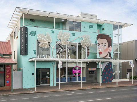 Majestic Minima Hotel - Accommodation QLD 4