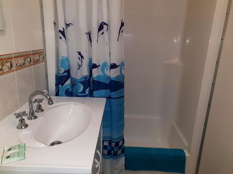 Rocks Retreat Cabin - Dolphin - Accommodation QLD 9