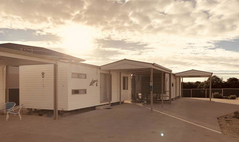 Rocks Retreat Cabin - Dolphin - Accommodation QLD 2