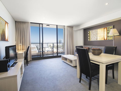 Oaks Adelaide Horizons Suites - Accommodation QLD 3