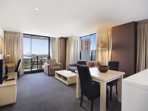 Oaks Adelaide Horizons Suites - Accommodation QLD 13