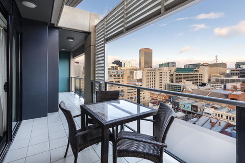 Oaks Adelaide Horizons Suites - Accommodation QLD 2