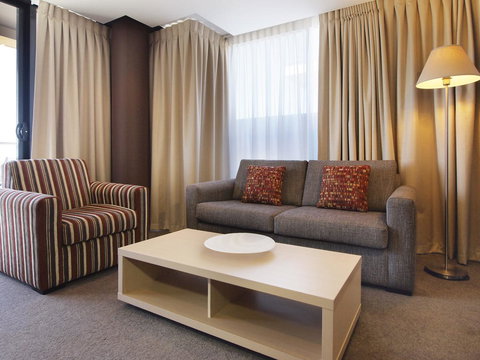 Oaks Adelaide Horizons Suites - Accommodation QLD 14