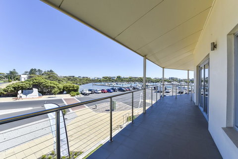 Aloha Waterfront Properties - Accommodation QLD 10