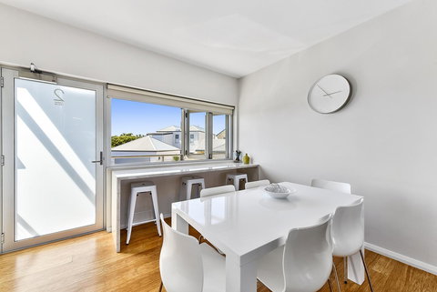 Aloha Waterfront Properties - Accommodation QLD 24