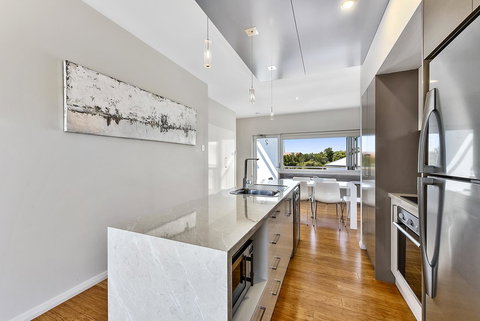 Aloha Waterfront Properties - Accommodation QLD 25