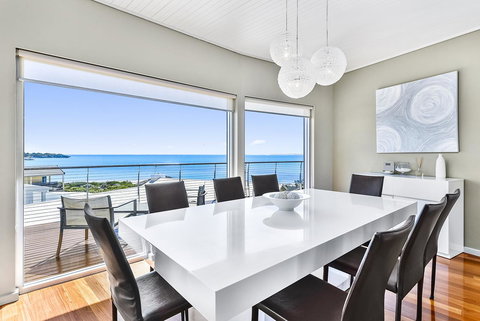 Aloha Waterfront Properties - Accommodation QLD 11