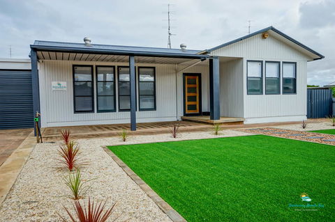 Breakaway Moonta Bay - Accommodation QLD 4