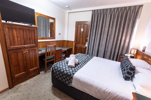 Astor Inn - Accommodation QLD 4
