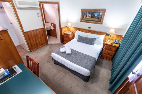 Astor Inn - Accommodation QLD 2