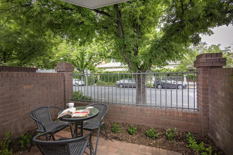 Adelaide Inn - Accommodation QLD 7
