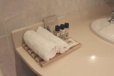 Adelaide Inn - Accommodation QLD 2
