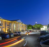 Adelaide Inn - Accommodation QLD