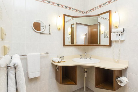 Adelaide Inn - Accommodation QLD 11