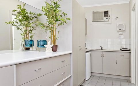 Glenelg Oasis Studios - Accommodation QLD 7