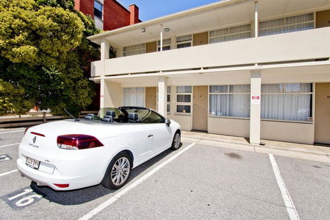 Glenelg Oasis Studios - Accommodation QLD 17