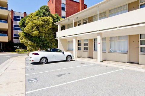Glenelg Oasis Studios - Accommodation QLD 6