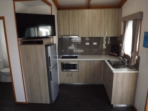 Ceduna Foreshore Caravan Park - Accommodation QLD 12