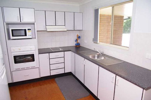 Bellhaven 1, 17 Willow Street - Accommodation QLD 0