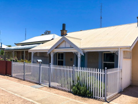 Inglenook Cottage - Accommodation QLD 35