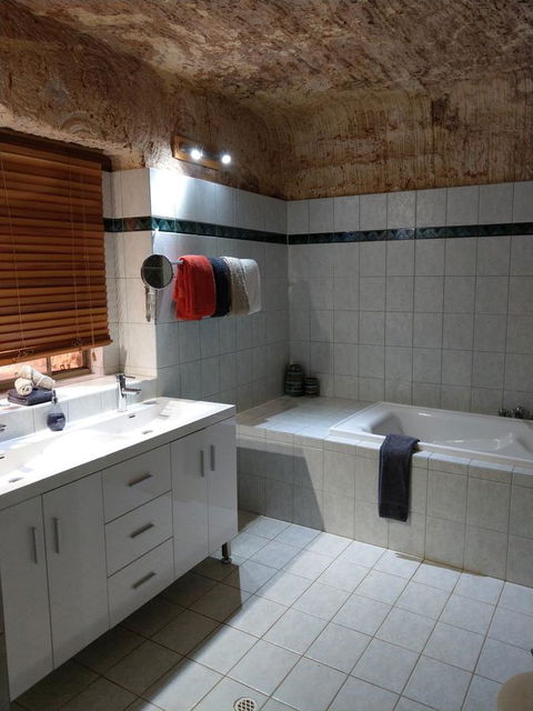 Zen Underground B&B - Accommodation QLD 3