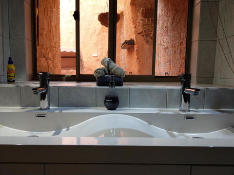 Zen Underground B&B - Accommodation QLD 6