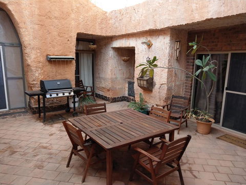 Zen Underground B&B - Accommodation QLD 7