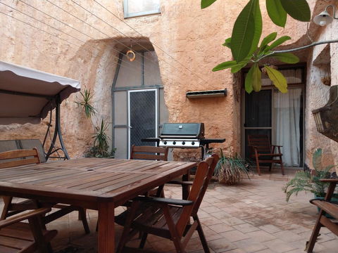 Zen Underground B&B - Accommodation QLD 5