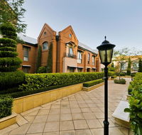 Majestic Old Lion Apartments - Accommodation QLD