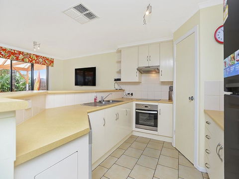 Lakeside - Encounter Bay - Accommodation QLD 8