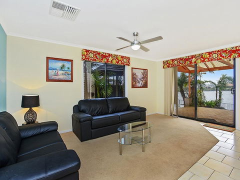 Lakeside - Encounter Bay - Accommodation QLD 4