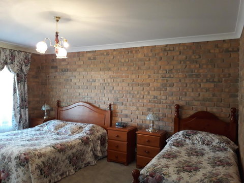 Acacia Apartments - Accommodation QLD 4