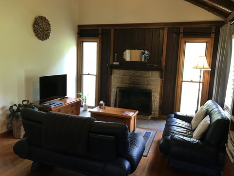 Ghost Hill Road Retreat - Accommodation QLD 3