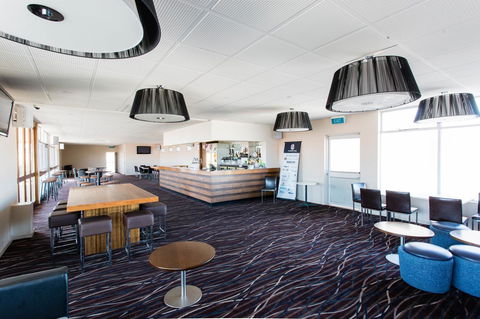 Bay Motel Hotel - Accommodation QLD 23