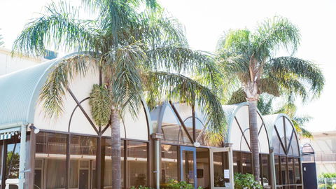 Bay Motel Hotel - Accommodation QLD 0