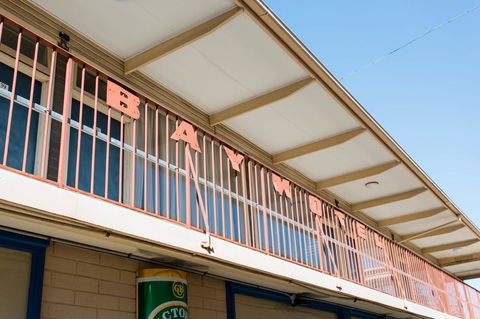 Bay Motel Hotel - Accommodation QLD 19