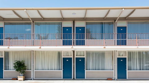Bay Motel Hotel - Accommodation QLD 18