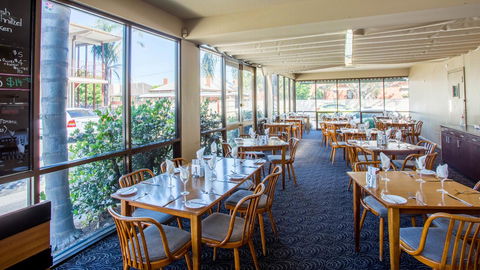 Bay Motel Hotel - Accommodation QLD 10